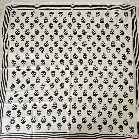 Alexander McQueen Skull Silk Scarf White - Picture 3 of 6